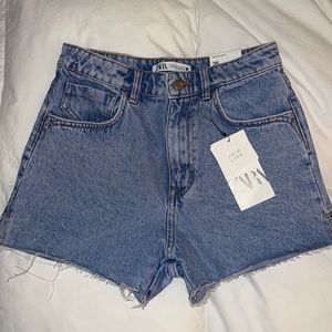 ZARA HIGH RISE DENIM SHORTS
MID-BLUE - REF. 4979/031